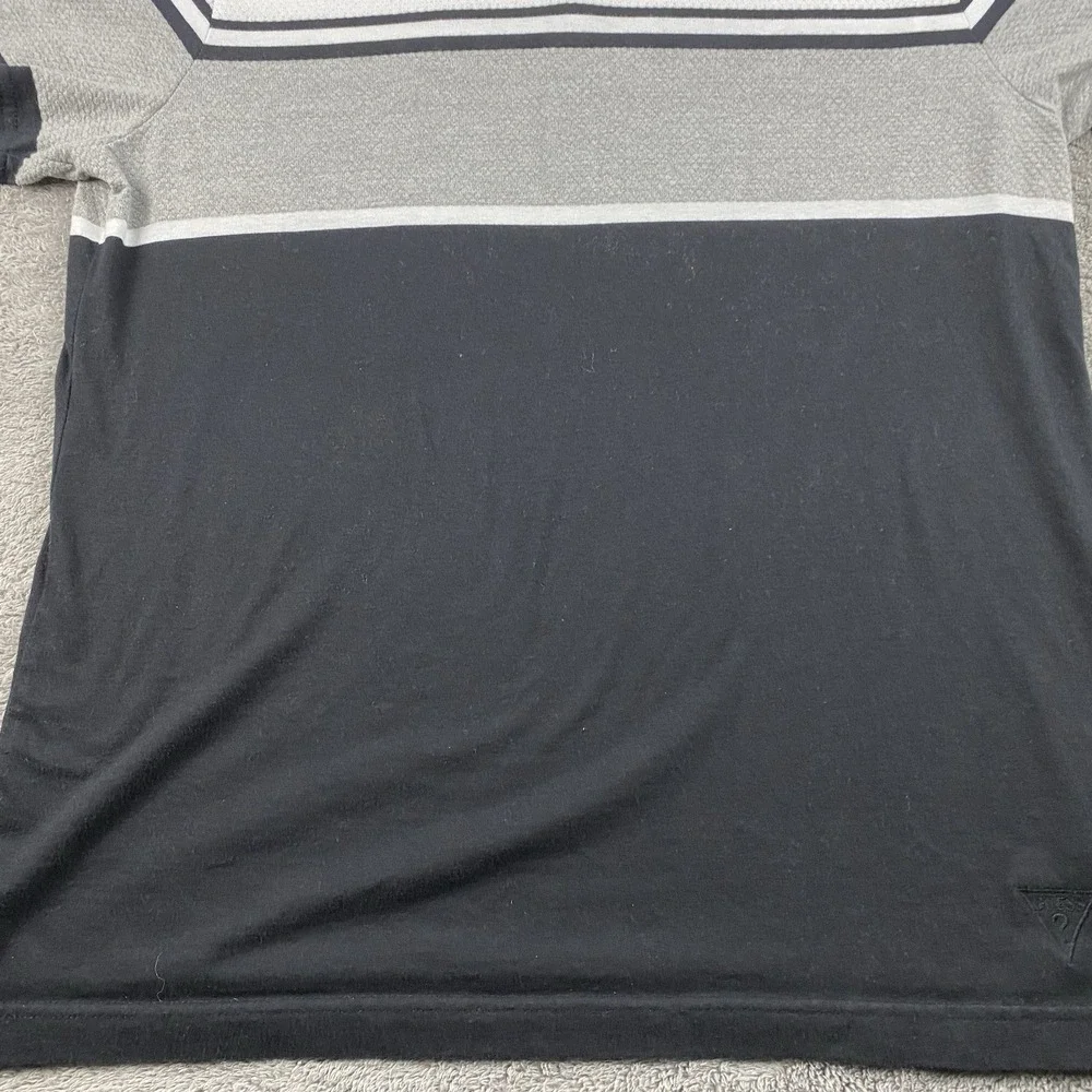 Guess Shirt‎ Small V-Neck Short Sleeve Tee Mens XL White Black - Picture 2 of 16